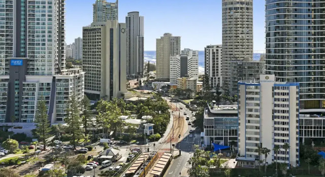 Ocean View 2-bed Studio In the Heart of Surfers, Prenota Appartamento Hotel a Queensland con parcheggio, Parcheggio