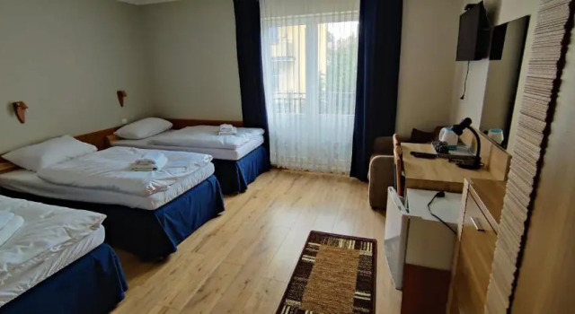 Трёхместный номер Standard с балконом Hotel Kliper