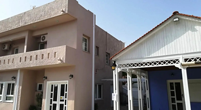 Evina Rooms & Suites
