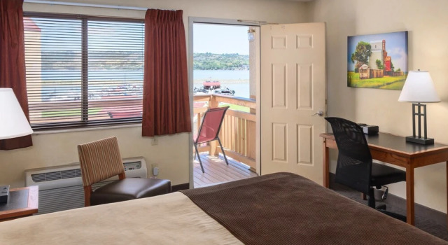 Двухместный номер Standard с видом на реку Cedar Shore Resort