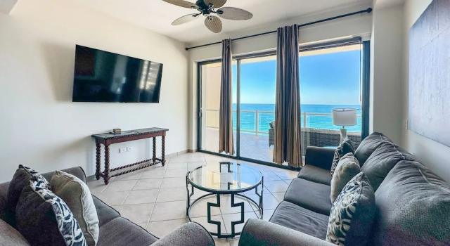 Beach Bliss Retreat 2BR Beachfront Condo, Book Lejlighed Lejligheder i Sonora, Lejlighed