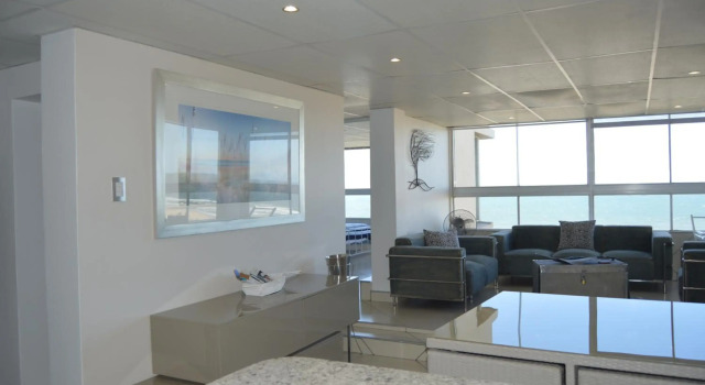 Accommodation Front - Classy 4 Sleeper with Ocean Views, Забронировать Отель Дурбан Квазулу-Наталь, рядом с Международный конгресс-центр Дурбана