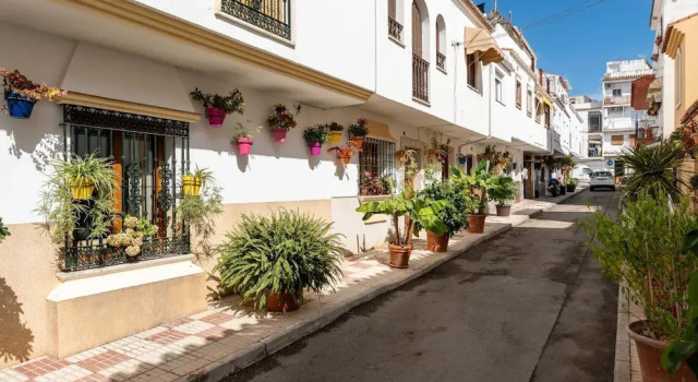 Faro's Casa Evita - Estepona Old Town, Забронировать Отель Эстепона Коста-дель-Соль, рядом с Пляж Рада