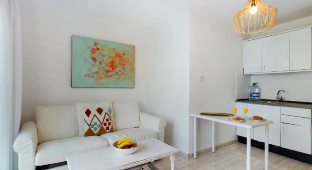 Апартаменты Surf House next to the Beach, Pool & Tennis - 2 double rooms