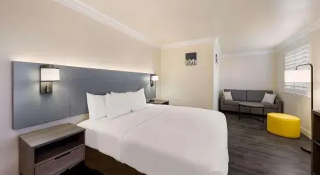 Люкс Comfort Inn Gilroy