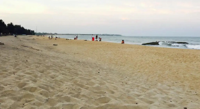 Sea Rock Beach Hotel