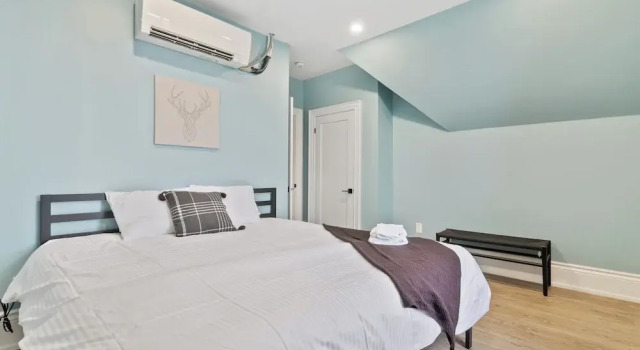 Семейный номер Standard Downtown Collingwood Condos