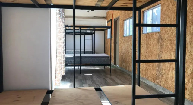 Кровать в общем номере (мужской номер) Susu’Z Village Hostel and Rooms