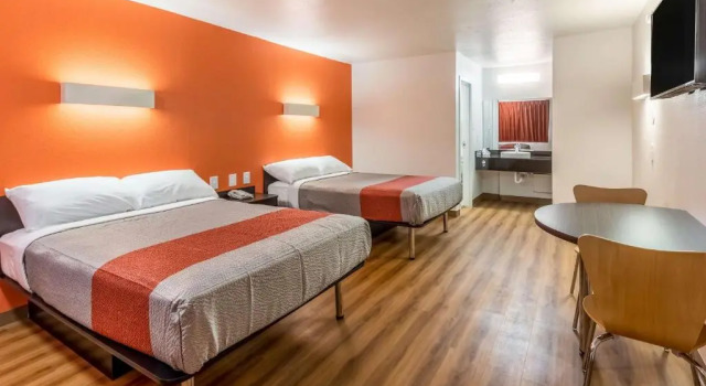 Четырёхместный номер Standard Motel 6-Arlington, TX - UTA