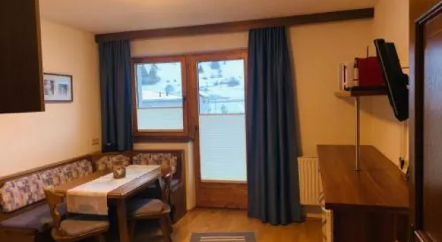 Haus Lawerz, Rezerwuj Hotel Hotele w Tyrol z parkingiem, Parking