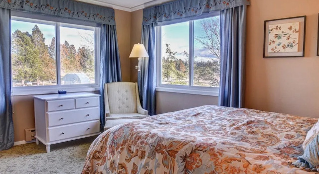 Trumpeter Inn, Забронировать Отель «постель и завтрак» Фрайдей-Харбор San Juan Islands, рядом с Историческое сообщество и музей San Juan