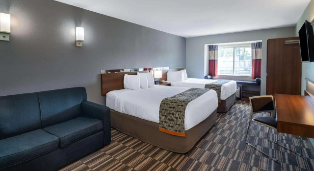 Четырёхместный люкс Microtel Inn & Suites by Wyndham Savannah/Pooler