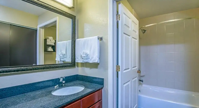 Двухместный люкс Staybridge Suites Allentown West by IHG