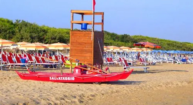 Camping Villaggio 5 Stelle, Varaa Leirintäalue Telttailu ja glamping kohteessa Foresta Umbra, Leirintäalue