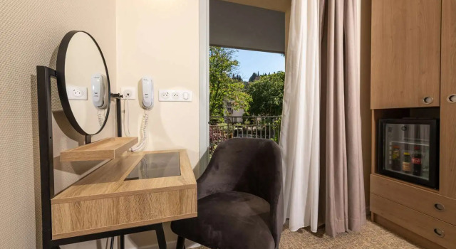 Двухместный номер Superior с балконом и с видом на сад Best Western Hotel & SPA Coeur De Cassis