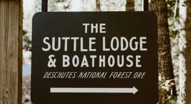 The Suttle Lodge, Book Hotel Hoteller i Camp Sherman med parkering, Parkering