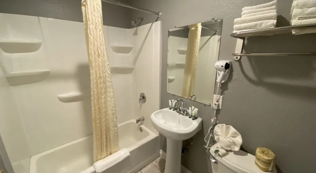 Четырёхместный номер Standard Anaheim Executive Inn & Suites