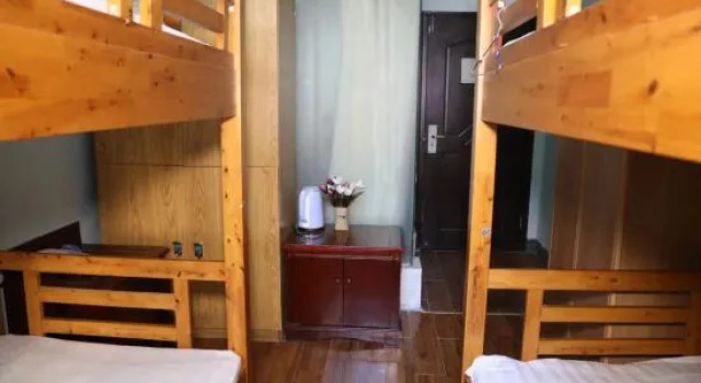 Кровать в общем номере (мужской номер) Xian The Facebook Youth Hostel