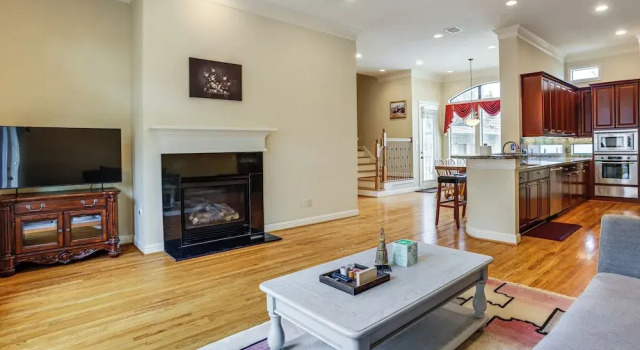 Walkable + Group-friendly: Houston Home By Stadium, Забронировать Апартаменты/квартира Хьюстон Texas Gulf Coast, рядом с Коллекция Менил