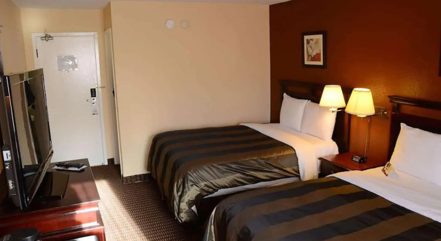 Четырёхместный номер Standard Travelodge by Wyndham Regina