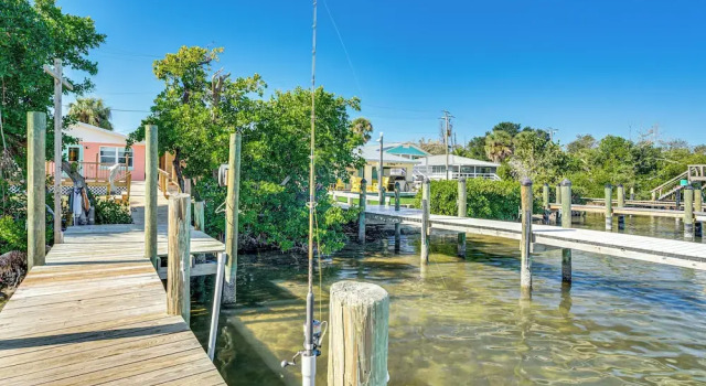 Коттедж Little Gasparilla Home: Walk to Beaches