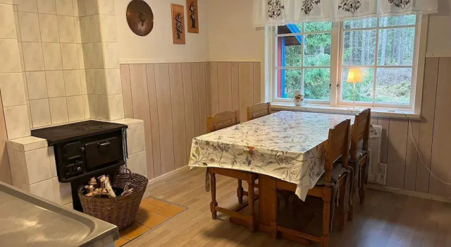 4 Person Holiday Home in Bredaryd, Rezerwuj Dom wakacyjny Domki letniskowe w Jonkoping, Domek