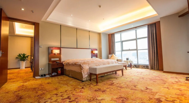 Люкс Deluxe Loudi Huatian Hotel