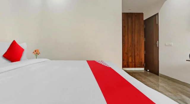 Flagship Unicorn Rooms Near Omaxe Celebration Mall