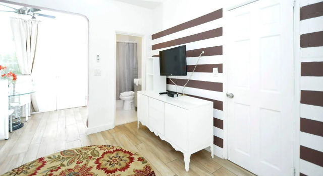 Sunrise Court Apartments