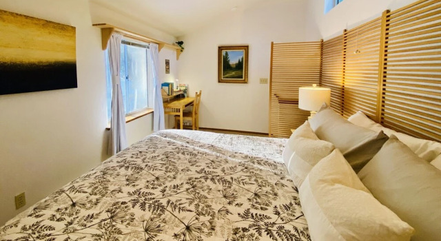 Lilac Cabin Family-friendly Highspeed Wi-fi 3 Bedroom Home by RedAwning