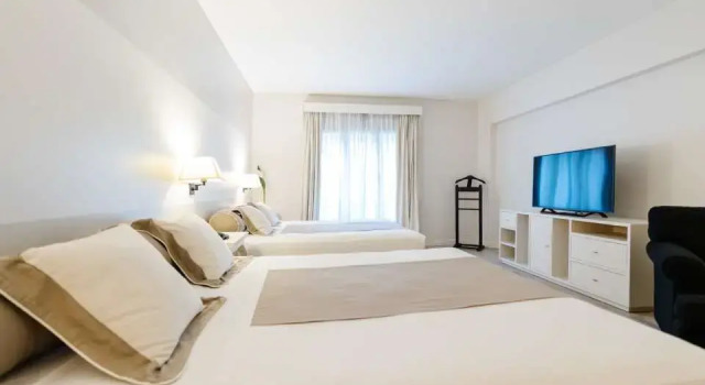 Четырёхместный семейный номер Standard Loi Suites Recoleta Hotel