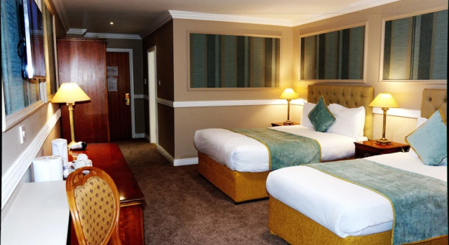 Четырёхместный номер Standard Ashbourne Court Hotel