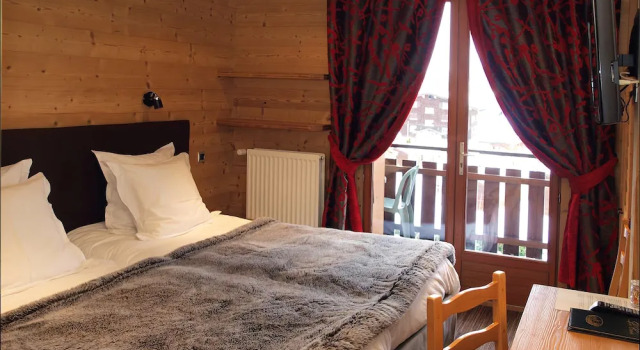 Hôtel et Spa Le Delta, Забронировать Курортный отель Отели Ле-Гран-Борнан с парковкой, Парковка