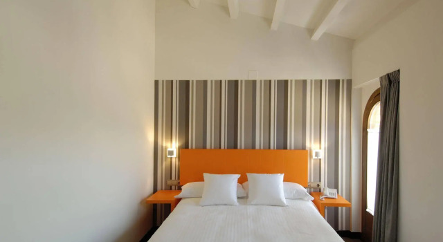 Hotel Cienbalcones