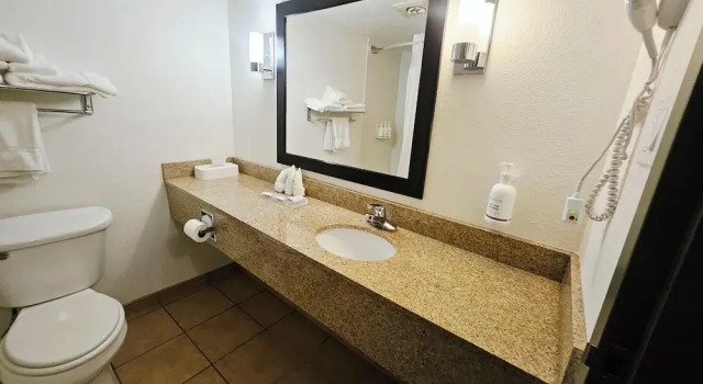 Двухместный люкс Ramada Plaza by Wyndham Sheridan Hotel & Convention Center