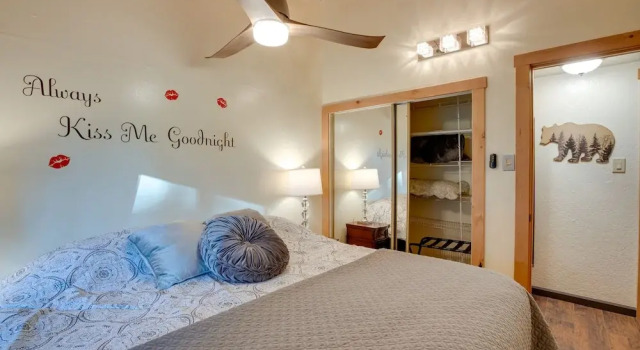 Tahoe Home 3 Mi to Heavenly Mountain Resort!, Book Hotel 3-stjernede hoteller i Stateline, 3*