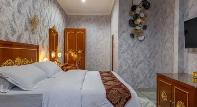 Stella Emelia, Book Hotel Timuran Yogyakarta Province