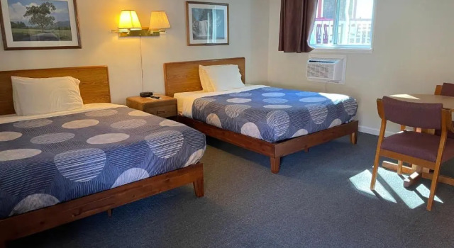 Четырёхместный номер Standard A Holiday Motel - Maggie Valley