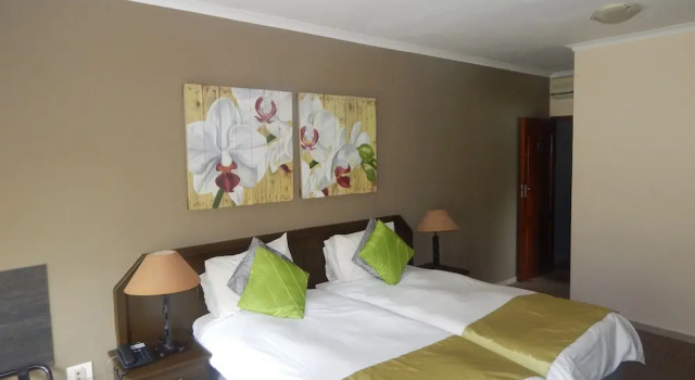 Номер Classic Elephant Lake Hotel