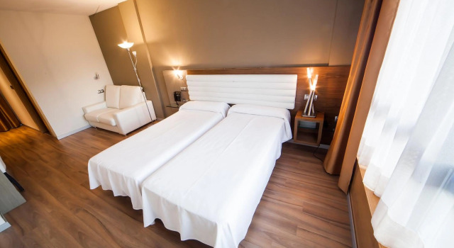 Hotel Duero, Забронировать Отель Лагуна-де-Дуэро Valladolid Province