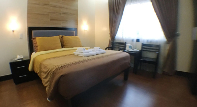 West Loch Park Hotel, Rezerwuj Hotel Hotele w Ilocos Region z parkingiem, Parking