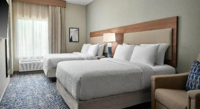 Четырёхместный люкс Candlewood Suites Mobile West I 65 by IHG