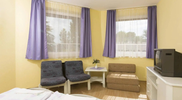 Hotel Francoise, Забронировать Отель Отели Балатонлелле 3 звезды, 3*