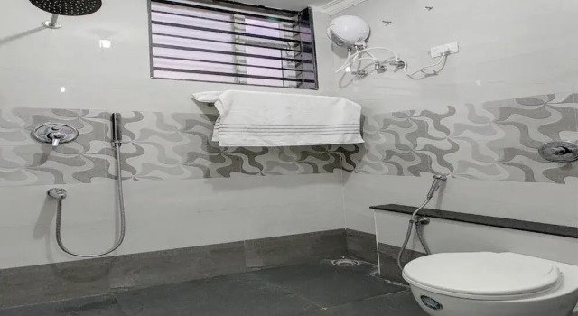 Sri Sharu Enclave By OYO Rooms