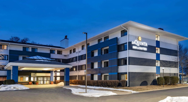 La Quinta Inn & Suites by Wyndham Minneapolis-Minnetonka, Varaa Hotelli Hotellit Minnesota pysäköinnillä, Pysäköinti