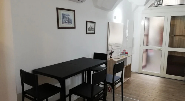 Mazzaro House, Забронировать Отель Отели Неаполя с парковкой, рядом с Кафедральный собор Неаполя, Парковка