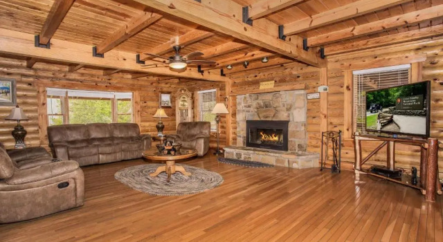 Smoky Bear Lodge with Guest House