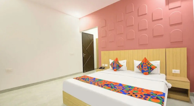 Номер Deluxe FabHotel Black Pepper- Nr. Batra Heart & Multispecialty Hospital Faridabad