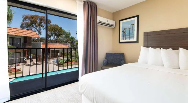 Номер Standard с видом на бассейн Best Western Oceanside Inn
