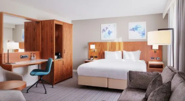 Полулюкс Courtyard by Marriott London Gatwick Airport